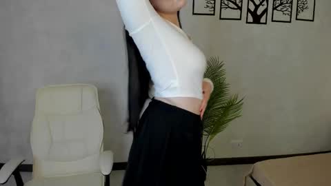 Snapshot of lesley_wins chatting on September 2025 05:46:01 AM Lesley online show from September 2025 05:46:01 AM