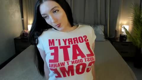 Snapshot of lesley_wins chatting on November 2025 04:33:02 AM Lesley online show from November 2025 04:33:02 AM