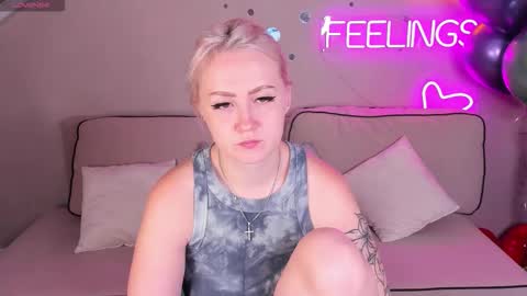 Snapshot of leslie_bell chatting on September 2025 01:51:01 AM Joyce online show from September 2025 01:51:01 AM