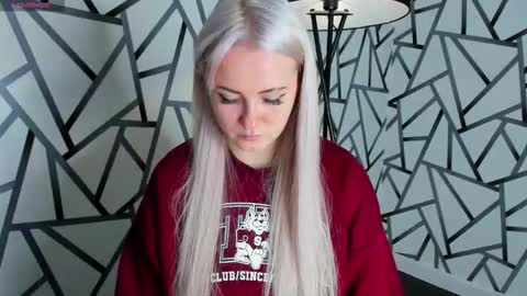 Snapshot of leslie_bell chatting on October 2025 02:09:01 AM Joyce online show from October 2025 02:09:01 AM