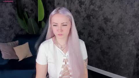 Snapshot of leslie_bell chatting on October 2025 02:54:01 AM Joyce online show from October 2025 02:54:01 AM