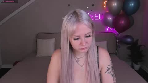 Snapshot of leslie_bell chatting on October 2025 02:11:02 AM Joyce online show from October 2025 02:11:02 AM