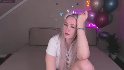 Snapshot of leslie_bell chatting on October 2025 02:15:01 PM Joyce online show from October 2025 02:15:01 PM