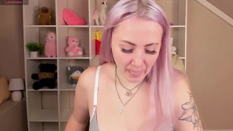 Snapshot of leslie_bell chatting on October 2025 02:11:02 AM Joyce online show from October 2025 02:11:02 AM