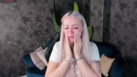 Snapshot of leslie_bell chatting on October 2025 02:37:02 AM Joyce online show from October 2025 02:37:02 AM