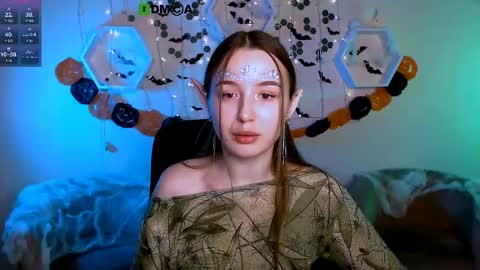 Snapshot of leslie_bird chatting on October 2025 11:00:02 AM leslie_bird online show from October 2025 11:00:02 AM
