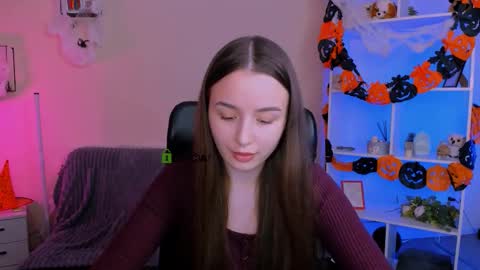 leslie_bird online show from November 2025 10:28:02 AM