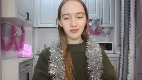 Snapshot of leslie_my_lovee chatting on December 2024 08:10:02 PM  LESLIE   online show from December 2024 08:10:02 PM