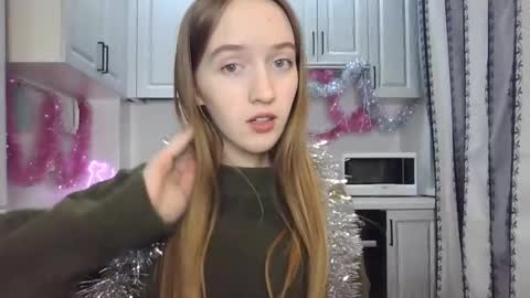 Snapshot of leslie_my_lovee chatting on December 2024 07:52:02 PM  LESLIE   online show from December 2024 07:52:02 PM