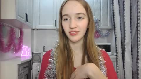 Snapshot of leslie_my_lovee chatting on December 2024 10:58:02 PM  LESLIE   online show from December 2024 10:58:02 PM