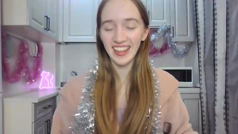 Snapshot of leslie_my_lovee chatting on December 2024 10:06:02 PM  LESLIE   online show from December 2024 10:06:02 PM