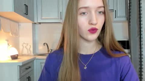 Snapshot of leslie_my_lovee chatting on October 2025 07:00:01 PM  LESLIE   online show from October 2025 07:00:01 PM