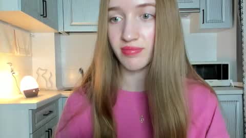 Snapshot of leslie_my_lovee chatting on October 2025 07:03:02 PM  LESLIE   online show from October 2025 07:03:02 PM