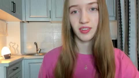 Snapshot of leslie_my_lovee chatting on October 2025 02:35:02 PM  LESLIE   online show from October 2025 02:35:02 PM