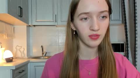 Snapshot of leslie_my_lovee chatting on October 2025 08:32:01 PM  LESLIE   online show from October 2025 08:32:01 PM