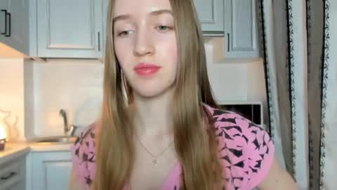 Snapshot of leslie_my_lovee chatting on October 2025 07:14:02 PM  LESLIE   online show from October 2025 07:14:02 PM