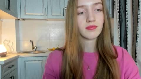  LESLIE   online show from November 2025 07:46:02 PM