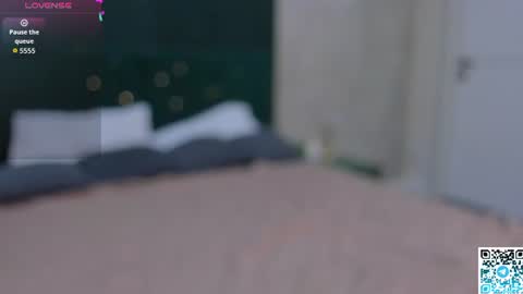 Leslie online show from June 2026 01:04:02 AM