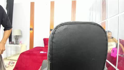 Snapshot of leslieanddrako chatting on March 2025 10:15:02 PM L E S L E Y AND D R A K O online show from March 2025 10:15:02 PM