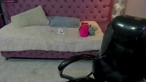 Snapshot of leslieanddrako chatting on August 2026 11:25:01 PM L E S L E Y AND D R A K O online show from August 2026 11:25:01 PM