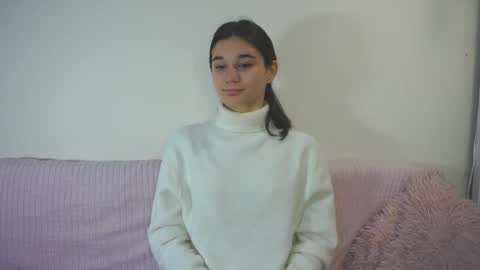 Snapshot of lesliemillette chatting on October 2025 08:20:01 PM Naomi online show from October 2025 08:20:01 PM