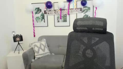 Lesly  online show from February 2025 08:20:02 PM