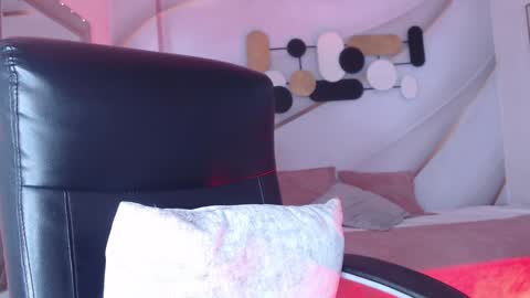 Less  online show from December 2024 06:21:01 PM