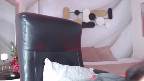 Less  online show from December 2024 11:23:02 AM