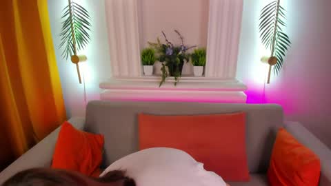 Lessi online show from May 2026 01:01:01 AM