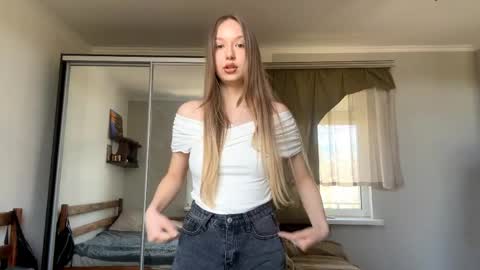 Snapshot of lessiebreidel chatting on April 2026 10:38:02 AM Leslie online show from April 2026 10:38:02 AM