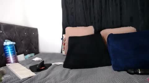 lessliee online show from February 2025 04:44:02 AM