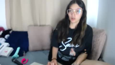 Snapshot of lessliee chatting on April 2026 07:50:02 AM lessliee online show from April 2026 07:50:02 AM