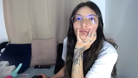 Snapshot of lessliee chatting on April 2026 09:04:01 AM lessliee online show from April 2026 09:04:01 AM