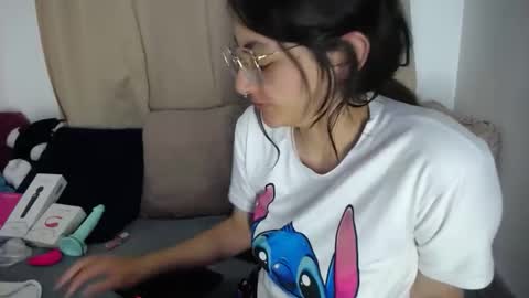 Snapshot of lessliee chatting on April 2026 07:58:02 AM lessliee online show from April 2026 07:58:02 AM