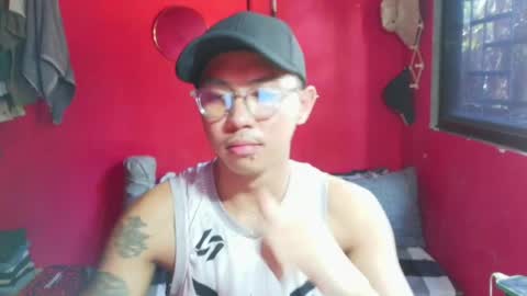 Snapshot of lesteryooo chatting on April 2026 08:01:01 AM lesteryooo online show from April 2026 08:01:01 AM