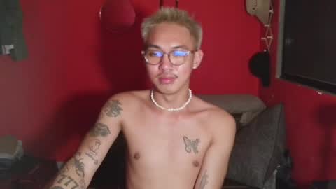 Snapshot of lesteryooo chatting on April 2026 12:10:01 PM lesteryooo online show from April 2026 12:10:01 PM