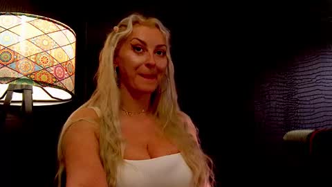 leticiareys online show from January 2026 06:11:02 PM