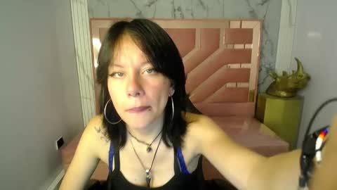 Snapshot of levii_ch chatting on December 2025 04:24:01 PM Luisa online show from December 2025 04:24:01 PM