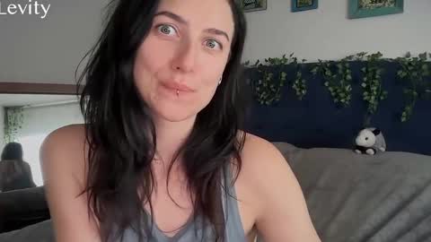 Snapshot of levity_opossum chatting on September 2025 06:51:02 PM Levity online show from September 2025 06:51:02 PM