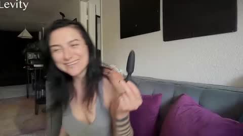 Snapshot of levity_opossum chatting on September 2025 08:00:02 PM Levity online show from September 2025 08:00:02 PM