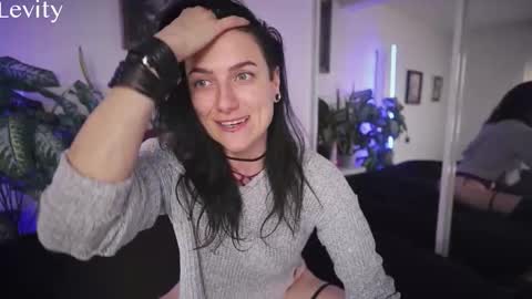 Snapshot of levity_opossum chatting on October 2025 09:04:02 PM Levity online show from October 2025 09:04:02 PM