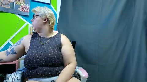 Snapshot of lexi2810 chatting on January 2025 07:46:02 AM Lexi und Lex online show from January 2025 07:46:02 AM