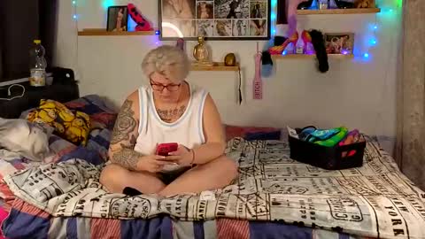 Snapshot of lexi2810 chatting on January 2025 07:31:02 PM Lexi und Lex online show from January 2025 07:31:02 PM