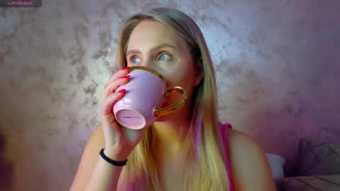 Snapshot of lexi_u_ chatting on February 2026 06:00:02 AM LEXXY online show from February 2026 06:00:02 AM