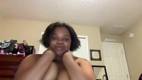 Snapshot of lexie501 chatting on April 2026 12:24:01 AM Lexietheweirdo online show from April 2026 12:24:01 AM