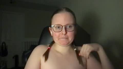 Snapshot of lexielilacs chatting on February 2025 03:42:01 AM lexie online show from February 2025 03:42:01 AM