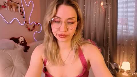 Snapshot of leyalayla chatting on March 2026 03:43:01 AM Lily online show from March 2026 03:43:01 AM