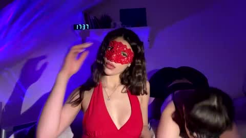 Leyla and Mia online show from February 2026 04:36:02 PM