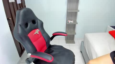 Snapshot of leynabraun chatting on December 2024 05:40:01 PM online show from December 2024 05:40:01 PM