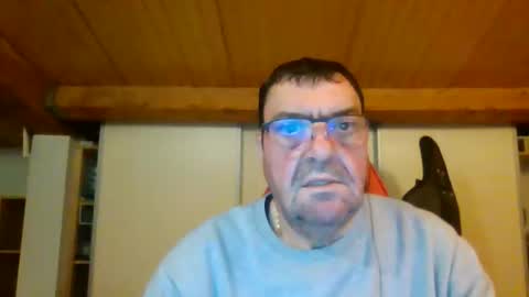 leyo1305 online show from December 2025 06:05:02 PM